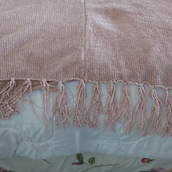 Crushed Velvet Poncho - Picture 5 of 6